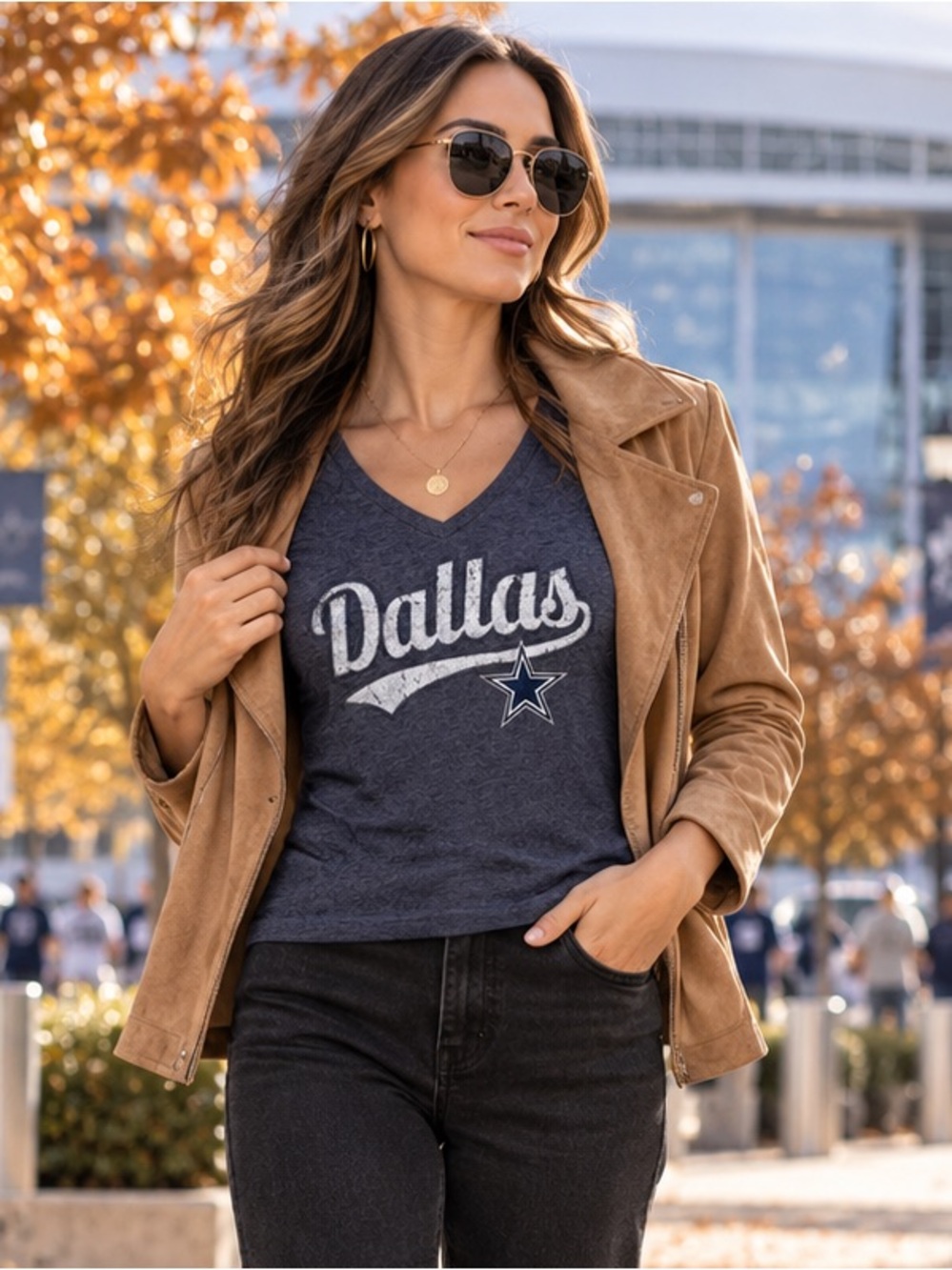 Dallas Cowboys Women’s Medium Navy V-Neck Graphic Tee